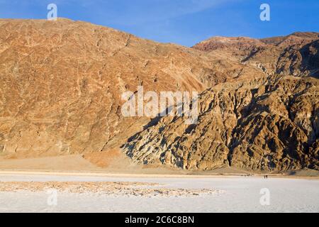 Badwater Salinen in Death Valley Nationalpark, Kalifornien, USA, Nordamerika Stockfoto