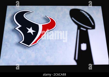 Houston Texans professionelle american Football Club, Silhouette der NFL-Trophäe, Logo des Vereins im Hintergrund. Stockfoto