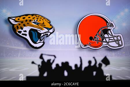 Jacksonville Jaguars vs. Cleveland Browns. Fans unterstützen NFL Game. Silhouette der Unterstützer, große Leinwand mit zwei Rivalen im Hintergrund. Stockfoto