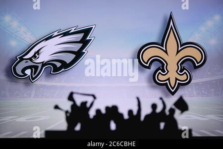 Philadelphia Eagles vs. New Orleans Saints. Fans unterstützen NFL Game. Silhouette der Unterstützer, große Leinwand mit zwei Rivalen im Hintergrund. Stockfoto