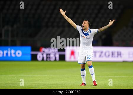 Turin (Italien), 08. Juni 2020. Der Italiener Seria A. Bruno Martella von Brescia Calcio zeigt während der Serie EIN Spiel zwischen dem FC Turin und Brescia Calcio. FC Turin gewinnt 3-1 gegen Brescia Calcio. Quelle: Marco Canoniero/Alamy Live News Stockfoto