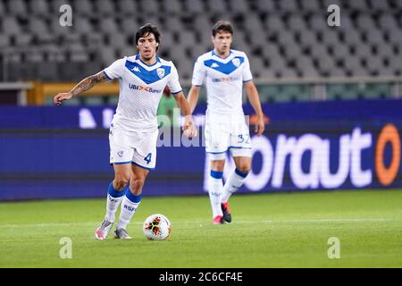 Turin (Italien), 08. Juni 2020. Italienische Seria A. Sandro Tonali von Brescia Calcio in Aktion während der Serie EIN Spiel zwischen Turin FC und Brescia Calcio. FC Turin gewinnt 3-1 gegen Brescia Calcio. Quelle: Marco Canoniero/Alamy Live News Stockfoto