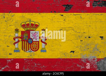 Spanien Flagge auf grunge zerkratzte Betonoberfläche. Nationaler Vintage Hintergrund. Retro-Wandkonzept. Stockfoto
