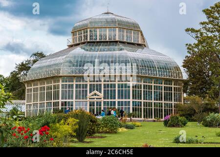 Dublin, Irland - JUN 03 2019: Gewächshaus im National Botanic Garden in Glasnevin, Dublin, Irland Stockfoto