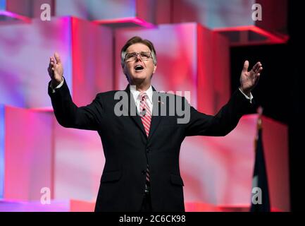 Texas Lt. Gov. DAN PATRICK spricht zu den Delegierten bei der 2018 Republican Party of Texas Convention am 15. Juni 2018. Die für Juli 2020 geplante persönliche Versammlung in Houston wurde aufgrund der Coronavirus-Pandemie in letzter Minute abgesagt. Stockfoto
