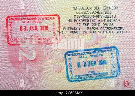 Russischer Reisepass mit Briefmarken an der Grenze verschiedener Länder Stockfoto