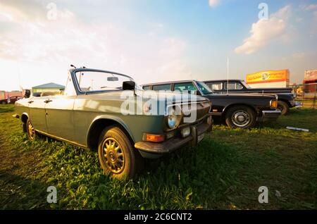 MOSKAU/RUSSLAND, CA. JULI 2009; Autoexotica 2009 fest. GAZ-24 Volga Cabriolet. Stockfoto