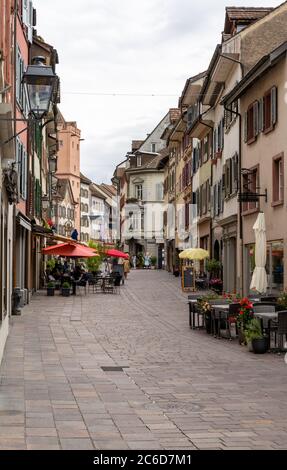 Rheinfelden, AG / Schweiz - 6. Juli 2020: Blick auf die historische Altstadt von Rheinfelden bei Basel Stockfoto