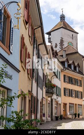 Rheinfelden, AG / Schweiz - 6. Juli 2020: Blick auf die historische Altstadt von Rheinfelden bei Basel Stockfoto