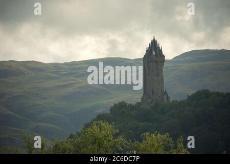 Stirling, Schottland, Großbritannien. Juli 2020. Im Bild: Das Wallace Monument. Mit der Lockdown-Liste möchte Scotlands Tourism nun wieder für Unternehmen öffnen. Quelle: Colin Fisher/Alamy Live News Stockfoto