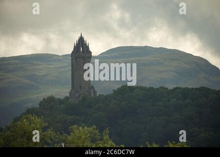 Stirling, Schottland, Großbritannien. Juli 2020. Im Bild: Das Wallace Monument. Mit der Lockdown-Liste möchte Scotlands Tourism nun wieder für Unternehmen öffnen. Quelle: Colin Fisher/Alamy Live News Stockfoto