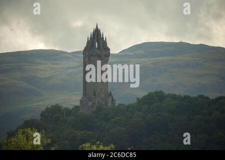 Stirling, Schottland, Großbritannien. Juli 2020. Im Bild: Das Wallace Monument. Mit der Lockdown-Liste möchte Scotlands Tourism nun wieder für Unternehmen öffnen. Quelle: Colin Fisher/Alamy Live News Stockfoto