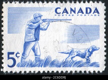 KANADA - UM 1957: Stempel gedruckt von Kanada, zeigt Jäger und Hund, um 1957 Stockfoto