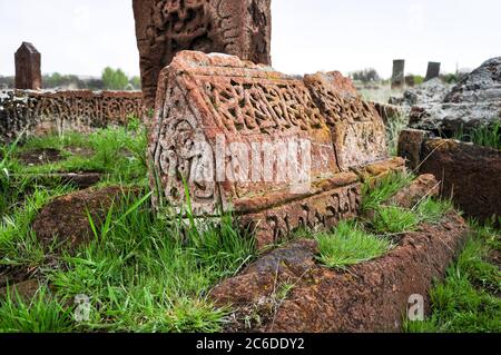 Bitlis, Türkei - 21. Mai 2011: Ahlat Seljukian Friedhof. Seldschuken-Periode Grabsteine. Stockfoto