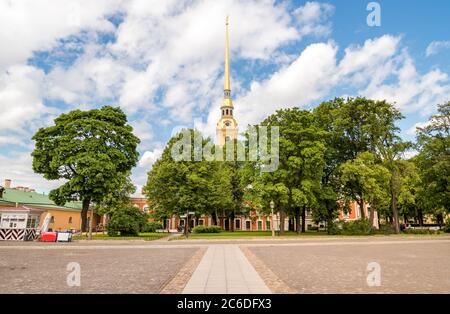 Sankt Petersburg, Russland - 17. Juni 2015: Peter und Paul Kathedrale in Peter und Paul Festung in Sankt Petersburg. Stockfoto