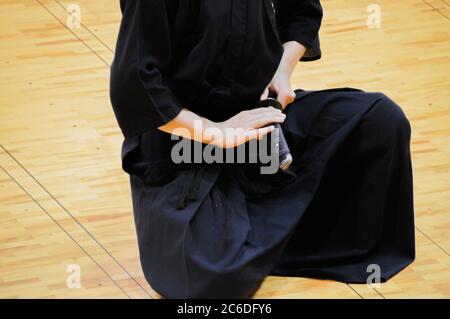 Nahaufnahme EINES Iaido-Praktizierenden im Kyoto Budo Center Japan 2015 Stockfoto