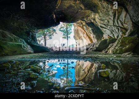 Berühmte Kuhstall-Felsformation bei Bad Schandau im Nationalpark Sächsische Schweiz in Deutschland Stockfoto