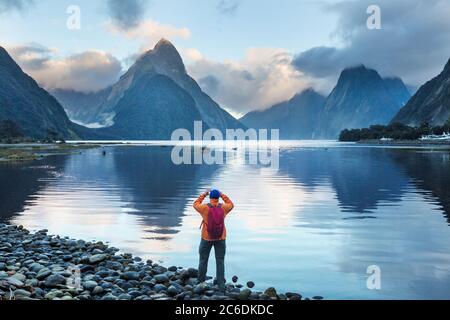 Atemberaubende Naturlandschaften im Milford Sound, Fiordland National Park, Neuseeland Stockfoto