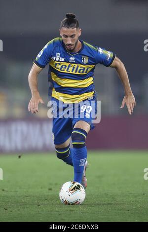 Rom, Italien. Juli 2020. Mattia Sprocati von Parma Calcio während der Serie EIN Spiel zwischen Roma und Parma Calcio 1913 im Stadio Olimpico, Rom, Italien am 8. Juli 2020. Foto von Luca Pagliaricci. Nur für redaktionelle Zwecke, Lizenz für kommerzielle Nutzung erforderlich. Keine Verwendung in Wetten, Spielen oder Publikationen einzelner Vereine/Vereine/Spieler. Kredit: UK Sports Pics Ltd/Alamy Live Nachrichten Stockfoto