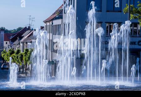 Neustrelitz, Deutschland. Juni 2020. Die Wasserspiele auf dem Marktplatz in Neustrelitz. Quelle: Jens Büttner/dpa-Zentralbild/ZB/dpa/Alamy Live News Stockfoto