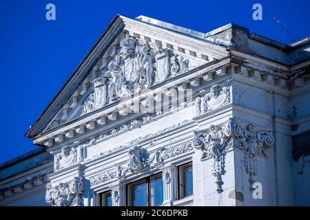 Neustrelitz, Deutschland. Juni 2020. Das ehemalige Gebäude der Mecklenburg-Strelitzsche Hypothekenbank in der Residenzstadt. Quelle: Jens Büttner/dpa-Zentralbild/ZB/dpa/Alamy Live News Stockfoto