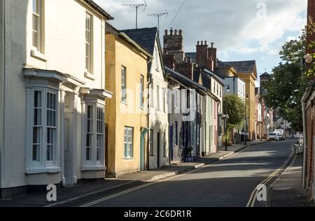 Alte Häuser an der Broad Street im Zentrum der ruhigen walisischen Stadt Presteigne, Powys, Großbritannien Stockfoto