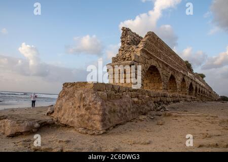 Israel, Caesarea Aquädukt von den Römern gebaut wurde die Wasserquelle für die römische Stadt Stockfoto