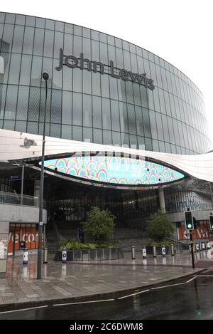 Birmingham, West Midlands, 9. Juli 2020. John Lewis hat angekündigt, dass acht Geschäfte nicht wieder eröffnet werden, darunter auch der Grand Central-Flagship-Store in Birmingham, der erst im September 2015 im Rahmen einer großen Umgestaltung der New Street Station in Höhe von 600 Millionen Pfund eröffnet wurde. Das Geschäft wurde als großer Erfolg im JL-Geschäft angesehen. Quelle: Stop Press Media/Alamy Live News Stockfoto