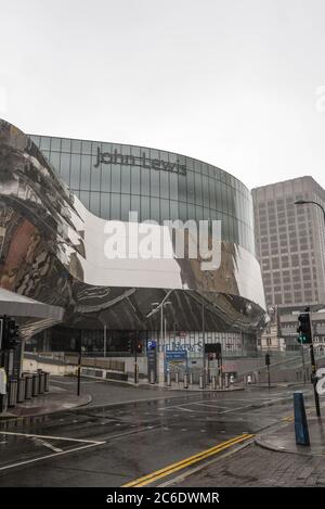 Birmingham, West Midlands, 9. Juli 2020. John Lewis hat angekündigt, dass acht Geschäfte nicht wieder eröffnet werden, darunter auch der Grand Central-Flagship-Store in Birmingham, der erst im September 2015 im Rahmen einer großen Umgestaltung der New Street Station in Höhe von 600 Millionen Pfund eröffnet wurde. Das Geschäft wurde als großer Erfolg im JL-Geschäft angesehen. Quelle: Stop Press Media/Alamy Live News Stockfoto