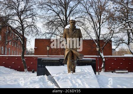 Woronesch, Russland - 06. Januar 2019: Denkmal für Andrei Platonow in Woronesch. Platonow ein sowjetischer russischer Schriftsteller, Philosoph, Dramatiker und Dichter, Wer Stockfoto