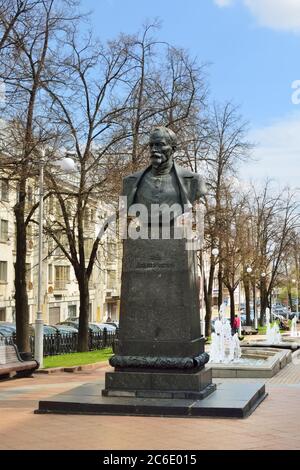 MINSK, WEISSRUSSLAND - 2. MAI 2016: Felix Dserschinsky Denkmal in der Stadt Boulevard. Dserschinski ist am besten für die Gründung und Entwicklung der sowjetischen secr bekannt Stockfoto