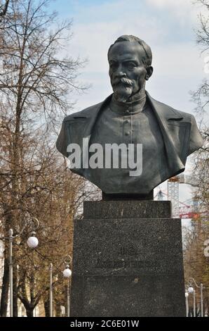 MINSK, WEISSRUSSLAND - 2. MAI 2016: Felix Dserschinsky Denkmal in der Stadt Boulevard. Dserschinski ist am besten für die Gründung und Entwicklung der sowjetischen secr bekannt Stockfoto