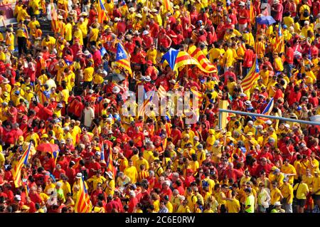 BARCELONA, SPANIEN - 11. SEPTEMBER: 1.8 Millionen Menschen fordern am 11. September 2014 in Barcelon ein Referendum zur Unabhängigkeit Kataloniens Stockfoto