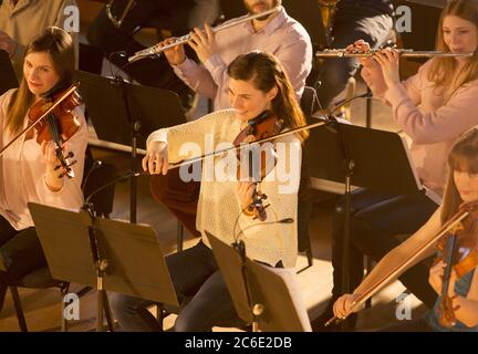 Durchführung von Orchester Stockfoto