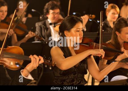 Durchführung von Orchester Stockfoto