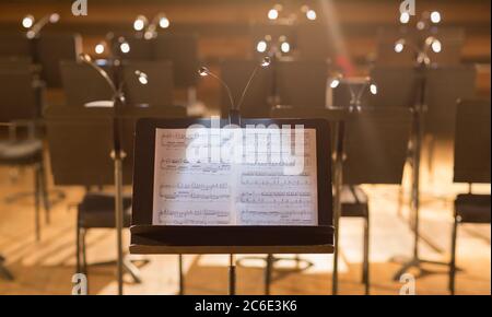 Noten auf Ständer Stockfoto