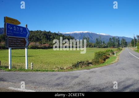 Altes Geisterstraßenschild. Alternative Route zum Te Araroa Trail. Südinsel. Neuseeland Stockfoto