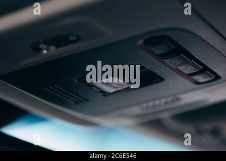 Auto Interieur - Geräte, das Konzept der Fahrt modernen Auto Interieur Details Taste Stockfoto