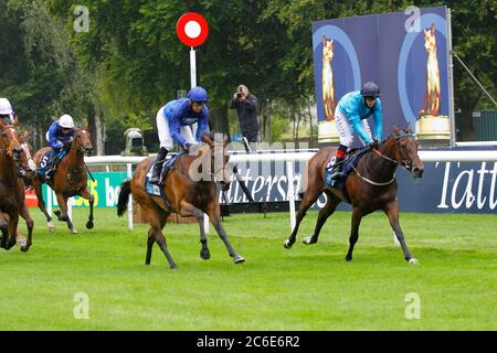 She's so Nice ridled by Ben Curtis gewinnt die britischen Hengstgestüte EBF Maiden-Ständerinnen (Plus 10/GBB Race) am ersten Tag des Moet and Chandon July Festivals auf der Newmarket Racecourse. Stockfoto