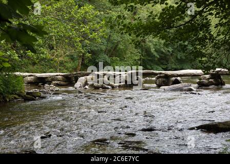 Tarr-Stufen, Klapper-Brücke über den Fluss Barle im Exmoor National Park, Somerset, England. Stockfoto