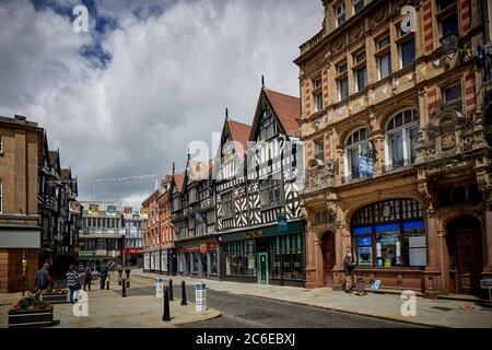 Shrewsbury Stadtzentrum in Shropshire Tudor Architektur und hohe Backsteingebäude viktorianischen Gebäuden auf der High Street Stockfoto