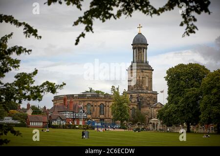 Shrewsbury Stadtzentrum in Shropshire Saint Chad's Church rund geformte Grade I denkmalgeschützten Wahrzeichen aus Quarry Park von Architekt George Steuart Stockfoto