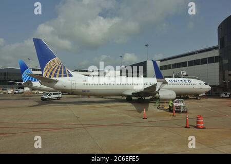 HOUSTON, TX -3 JUL 2020- Ansicht von Flugzeugen von United Airlines (UA) auf dem George Bush Intercontinental Airport (IAH) in Houston, Texas, USA Stockfoto