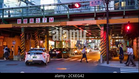 City Taxi in Yurakucho Hintergasse, Tokyo, Japan Stockfoto