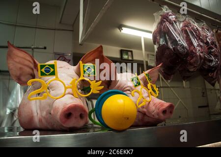 Açougue preparado para a copa do mundo. Stockfoto