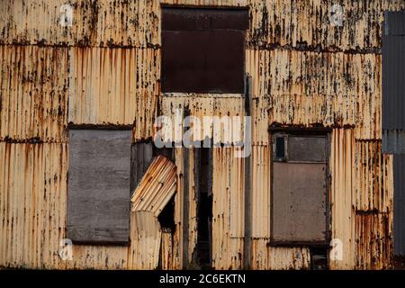 Verwitterte Metallhauswände vintage und verrostet Stockfoto
