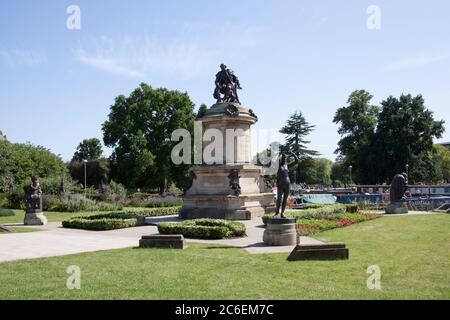 Das William Shakespeare Memorial von Lord Ronald Gower in den Bancroft Gardens in Stratford upon Avon, Warwickshire, Großbritannien. Aufgenommen am 22. Juni 2020 Stockfoto