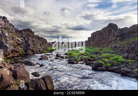 Thingvellir Nationalpark - berühmte Gegend in Island direkt an der Stelle, wo die atlantischen tektonischen Platten treffen. Stockfoto