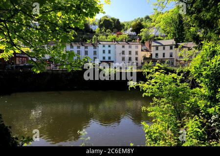 Blick auf Matlock Bath am Fluss Derwent, Peak District National Park, Derbyshire Dales, England, Großbritannien Stockfoto