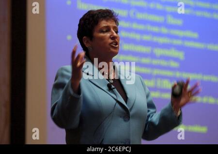 Grapevine, Texas USA, Mai 2005: Auf der jährlichen Geschäftsversammlung eines texanischen Staatshandelsverbands hält ein Referent einen Vortrag auf einem Seminar für Immobilienmanager. © Bob Daemmrich Stockfoto